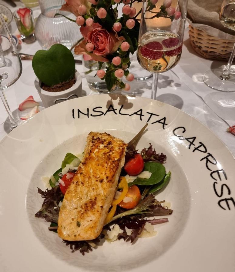 Hôtel Moulin Le Fleurie à Charenton-du-Cher Extérieur photo